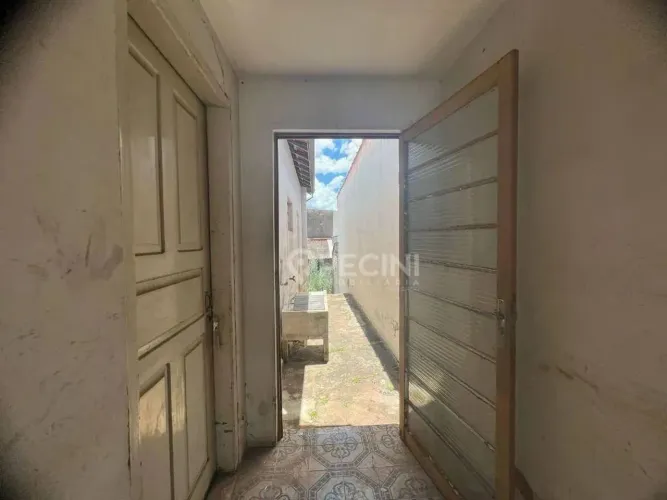 Casa para venda no Centro de Rio Claro.