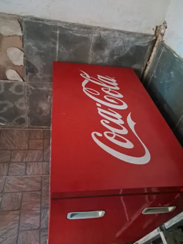 Caixa térmica 110 litros coca cola