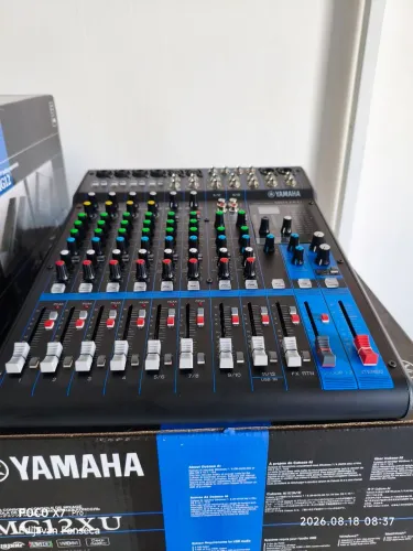 Mesa de Som Yamaha MG12XU - Qualidade Profissional para Seus Eventos e Gravações!