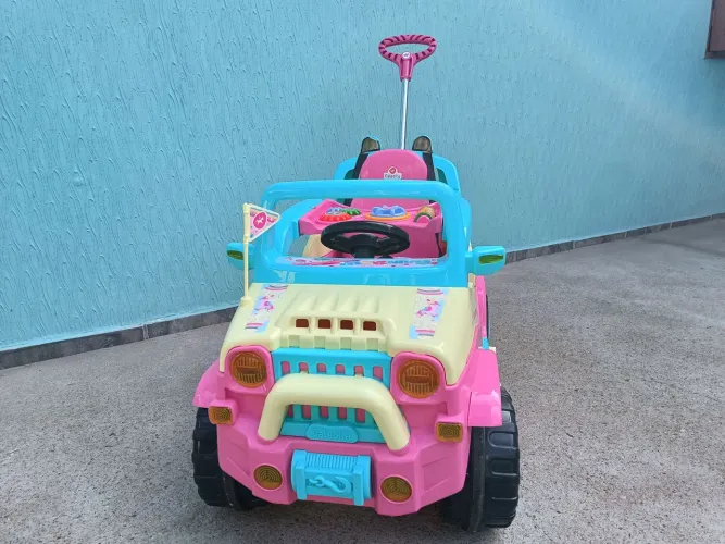 Jipe Infantil Calesita Rainbow com Pedal - Rosa