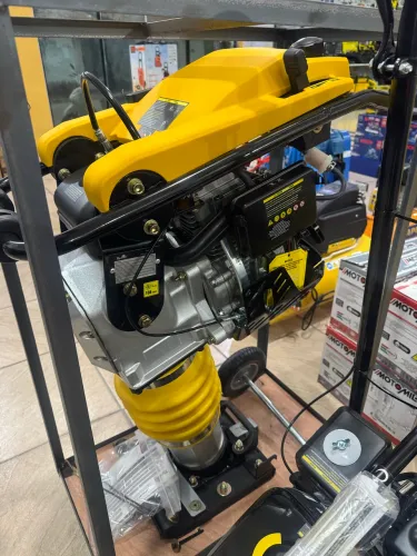 Compactador de Solo a Gasolina Profissional Toyama