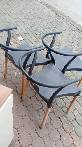 3 Cadeiras Eames DAR semi novas