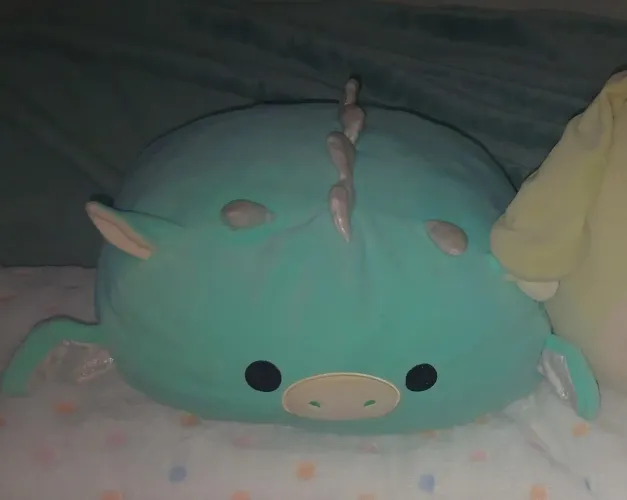 Squishmallow azul dragão 