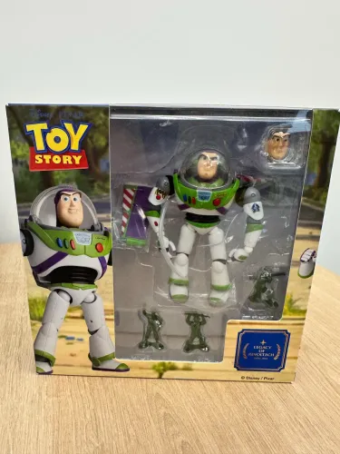 Revoltech buzz original completo