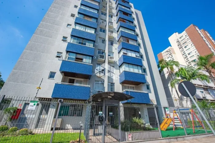 Apartamento mobiliado, a venda com 2 quartos e 71m², Bairro Santana, Porto Alegre.