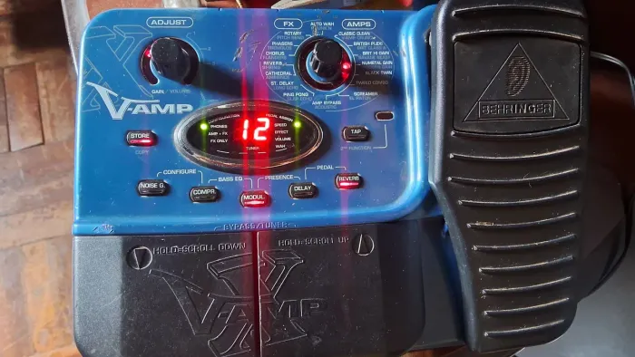 Pedaleira behringer v-amp (leia a descrição)
