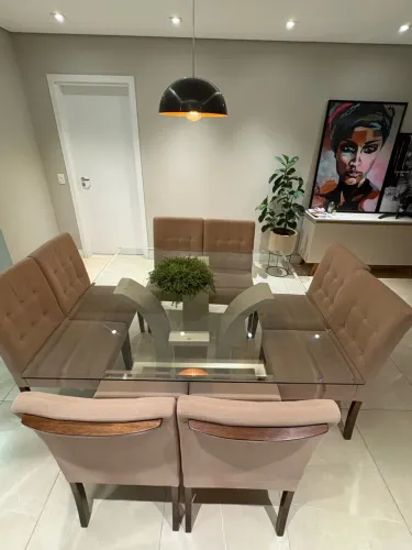 Mesa de jantar com 8 lugares 