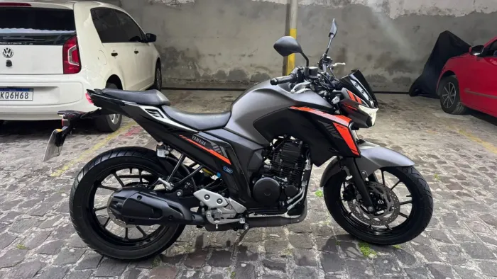 Vende-se moto FZ25