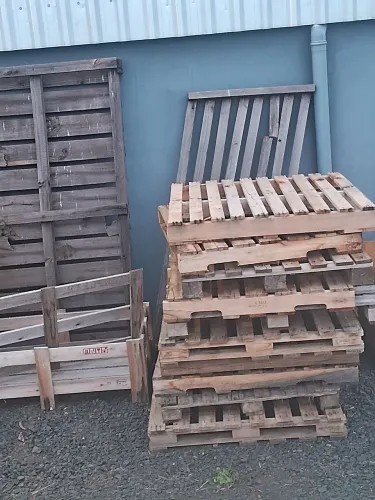 Paletes vários tamanhos.
