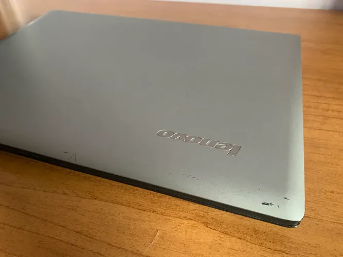 Lenovo I3 quarta geração, 8 gb de RAM e HD 500 gb.