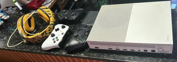 Vendo Xbox one S completo controle hd headset 