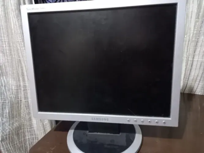 Monitor Samsung 15 polegadas com defeito