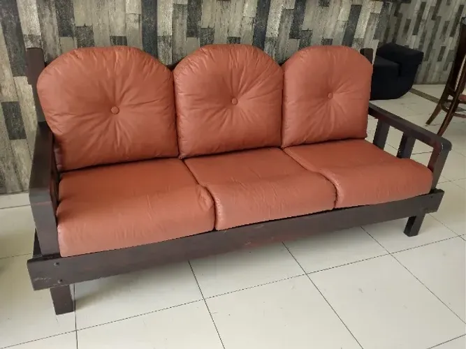 Sofá em Madeira 