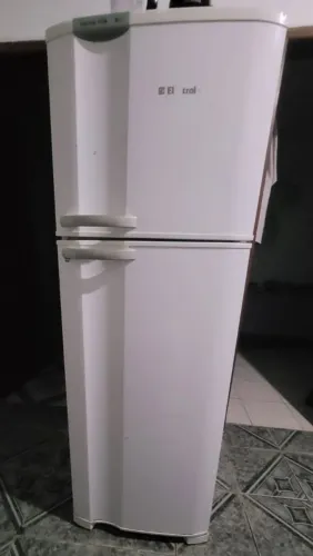 Vendo geladeira usada motivo da venda comprei outra 