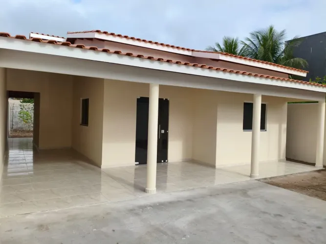 Vende-se uma casa, na rua do frango,próximo ao ginásio de esportes santo Estevão Bahia