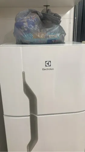 Geladeira Electrolux Duplex 260 Litros Usada - Freezer pedrando e geladeira conservando
