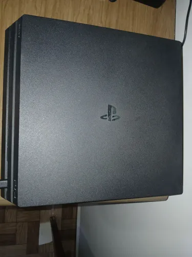 PS4 Pro 1TB,Controle Original,2 Jogos,Carregador para 2 Controles e borrachas Joystick