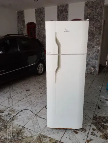 Geladeira Eletrolux df35