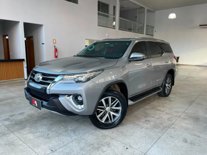 Toyota Hilux SW4 SRX 4X4 2.8 TDI 16V Dies. Aut. 2019