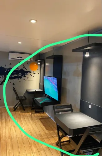 Mesa suspensa de madeira com iluminação Led