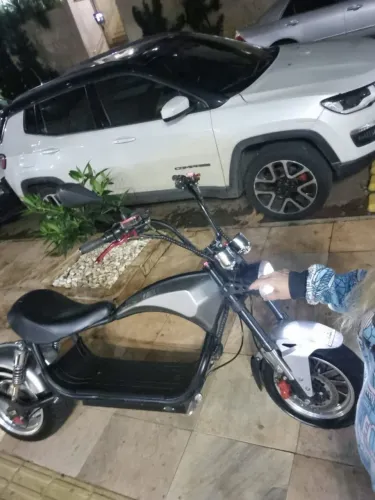 Bicicleta elétrica estilo scooter