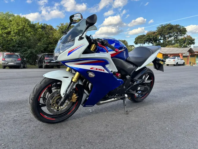 Moto Honda CBR600F Impecável com Pneus Michelin power 6