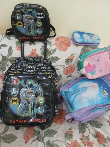 Mochilas. 40 reas cada conjunto