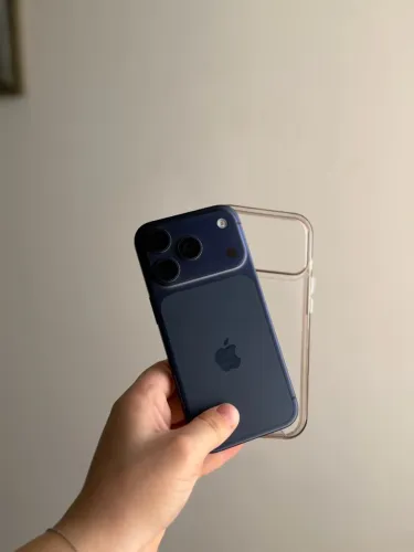 iPhone 17 Pro Titânio Azul - Bateria 100% (178 Ciclos) + Capa E Carregador