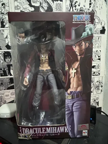 Mihawk Figure
