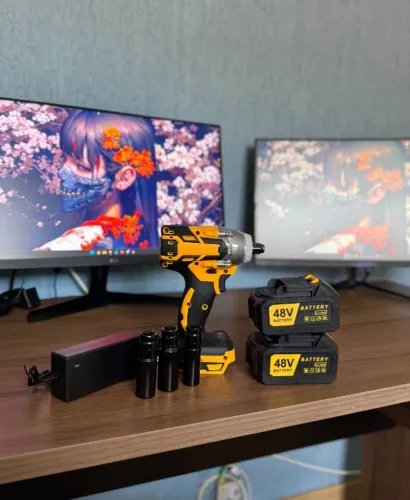 CHAVE DE IMPACTO BRUSHLESS 780Nm + 2 BATERIAS + 3 SOQUETES