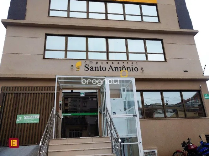 Sala comercial bem localizada em Barreiros