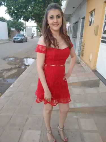 Vestido vermelho de renda