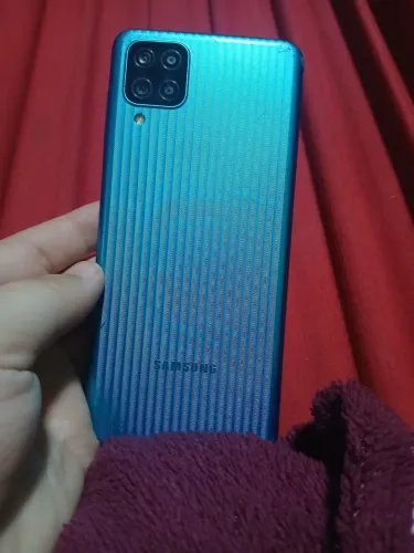 Celular galáx M12