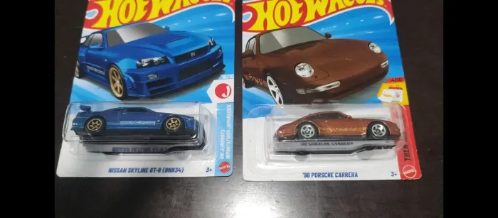 Hotwheels Skyline GT-R BNR34+ Porsche Carrera Marrom