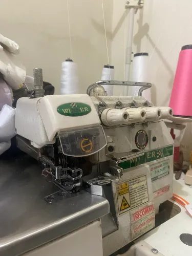 Overlock winner 4 fios com mesa