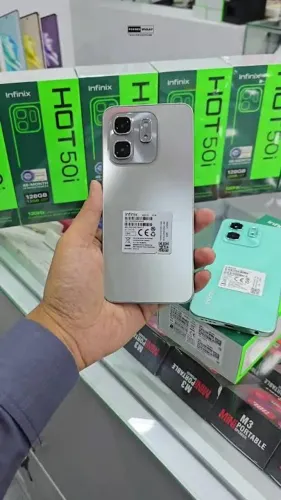 CELULAR INFINIX HOT 50i, com memória de 256g + 8g de RAM