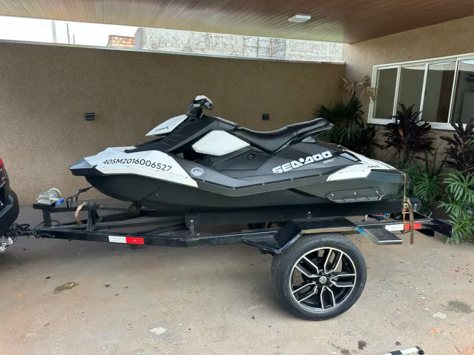 Jet ski Spark 2016