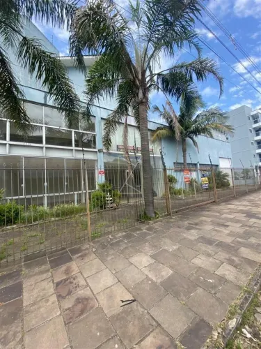 DESTAK IMÓVEIS ALUGA: Casa Independente com 210m², 6 salas, 2 cozinhas, 3 banheiros, área 