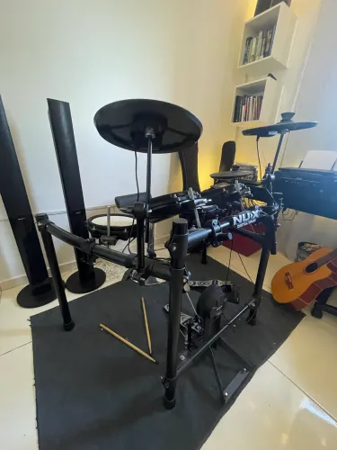 Bateria eletrônica Nux 210