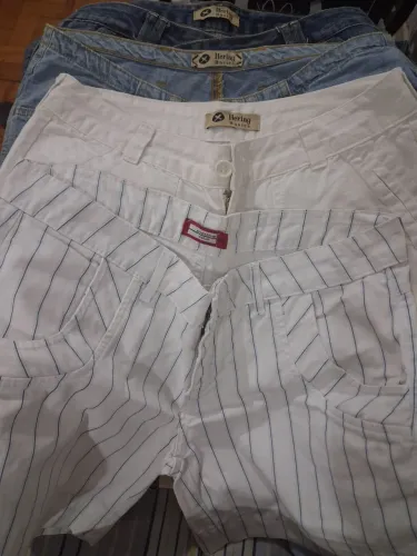 Kit com 4 BERMUDAS FEMININA TAMANHO 42 em excelente estado!!!!