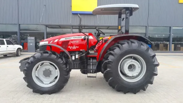 Trator Massey Ferguson 6713