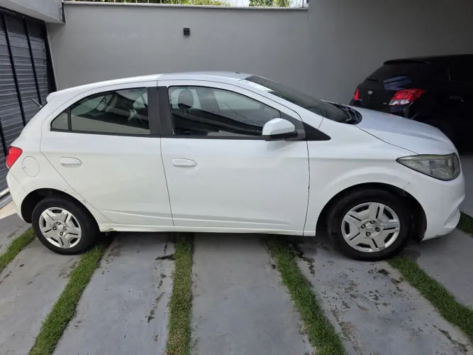 Chevrolet Onix JOY Hatch 1.0 8V Flex Mec. 4P 2018