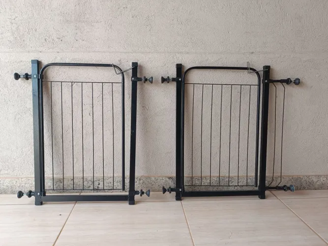 Par de Grades de Proteção para Crianças e Pets (Vãos de 55 a 75 cm) - Seminovas