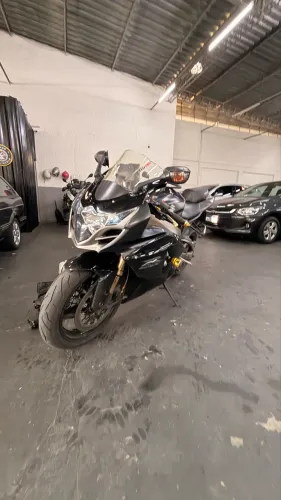 Suzuki GSX1000r 2013 com baixo km escape esportivo