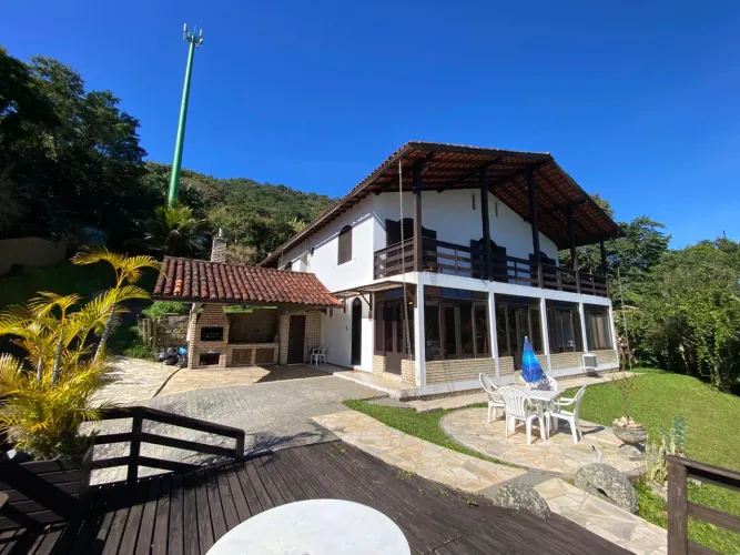 Casa vista mar 6 suítes na SC 401