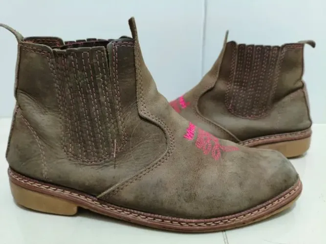 Bota Wrangler Original em Couro Natural Linda n.38 toda original