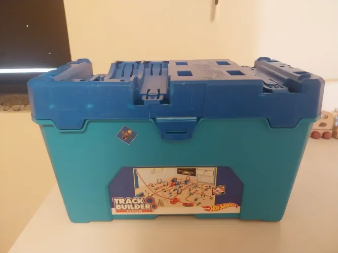 Pista Hot Wheels Track Builder com 3 carrinhos Hot Wheels