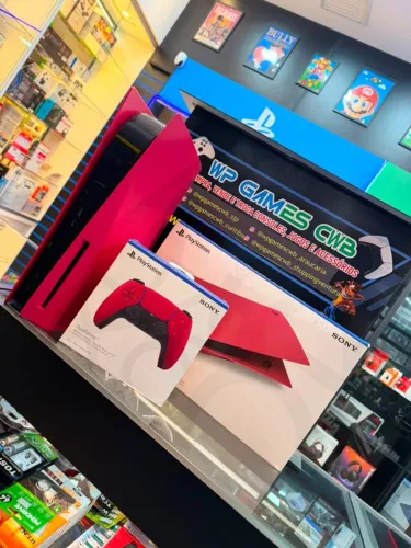 PLAYSTATION 5 VOLCANIC RED + CONTROLE NOVO LACRADO