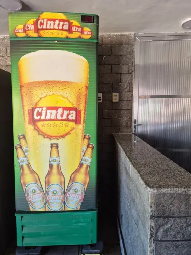 Geladeira pra cervejas e refrigerantes bar