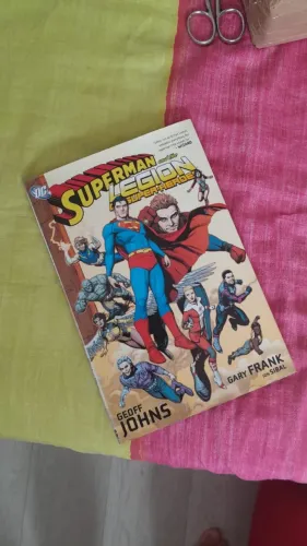 Superman and the Legion on Super-heroes - Encadernado em Inglês - Capa Dura